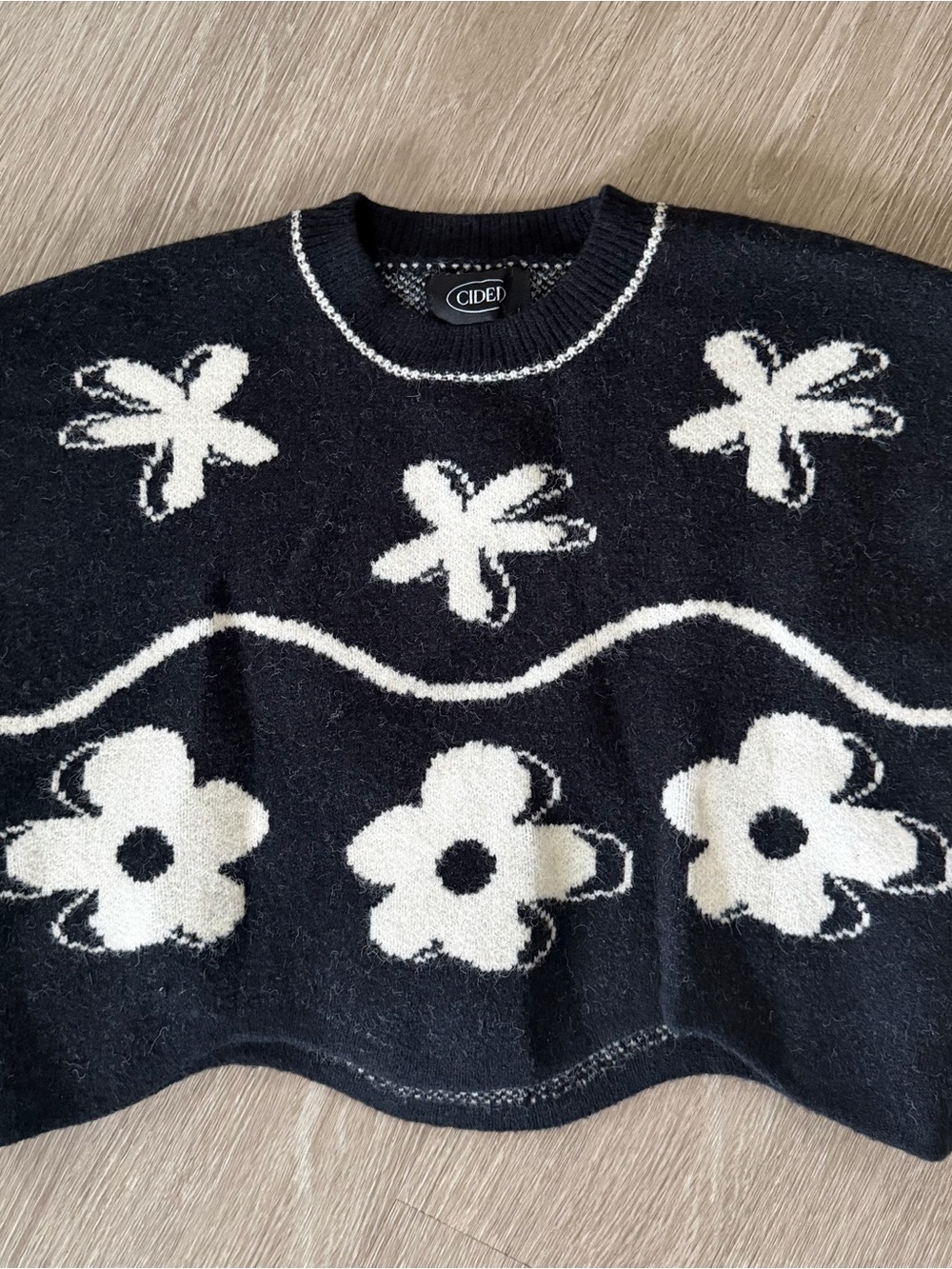 Cider black white floral sweater vest sz L